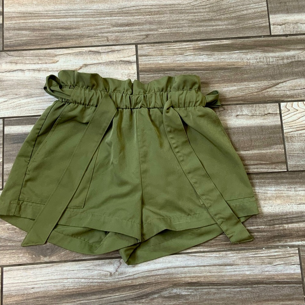 I’m selling a very comfortable shorts. From the brand street wear society.